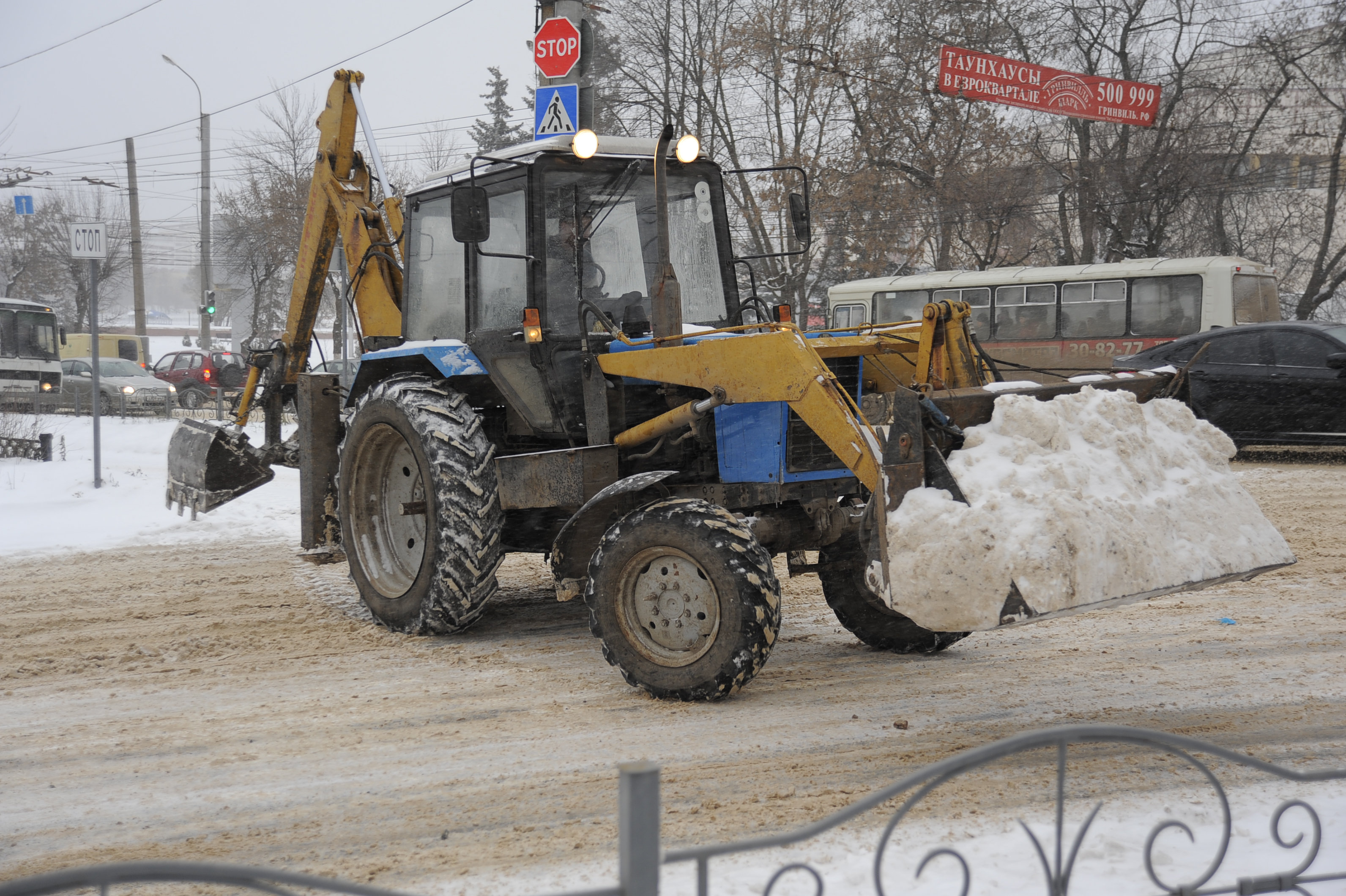 Московская снегоуборочная техника уже работает на улицах Иванова