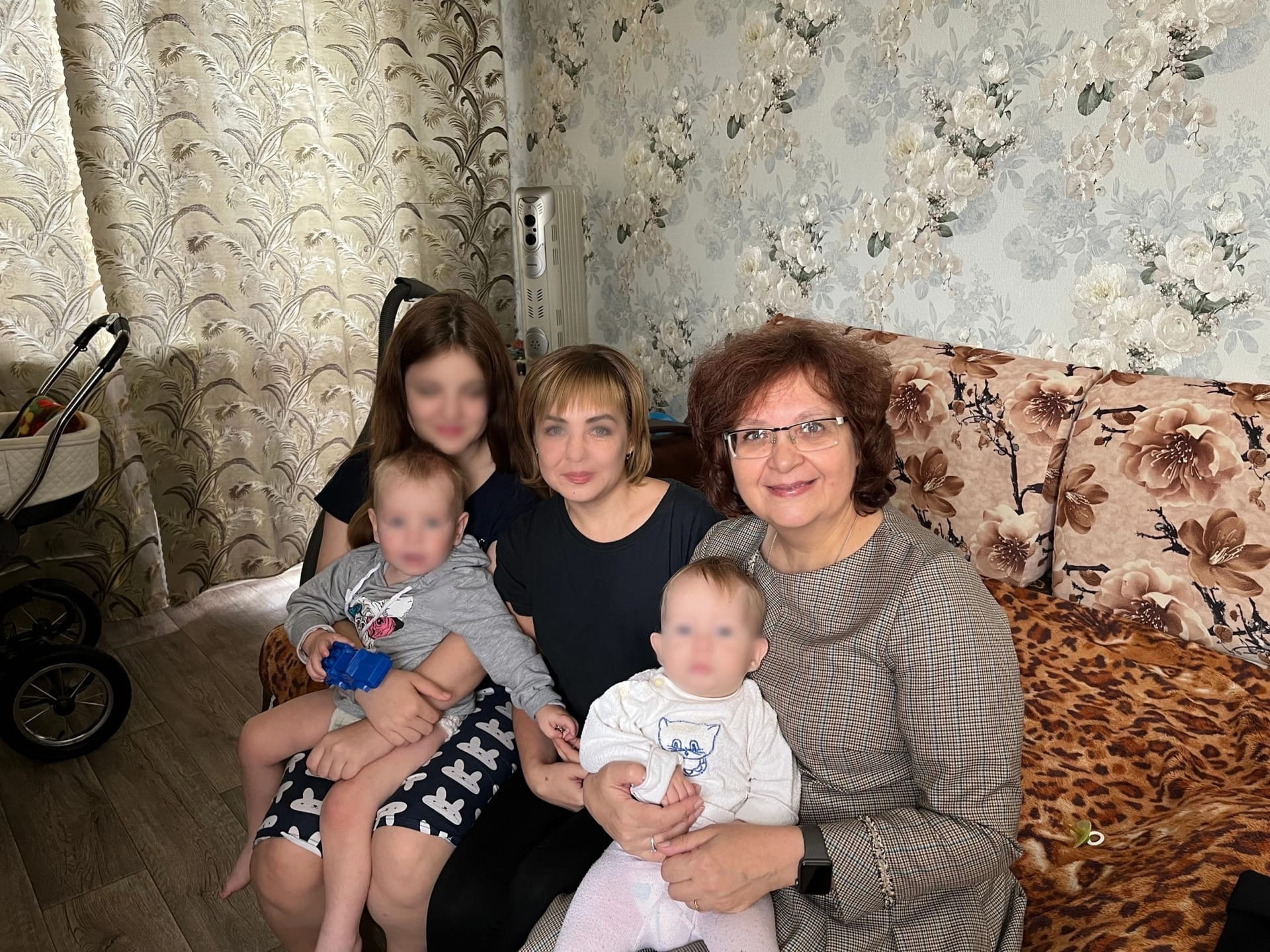 Ребенок иваново 2021. Тверь опека дети. Детский дом Украина. Мамины мама и ее 5 детей.