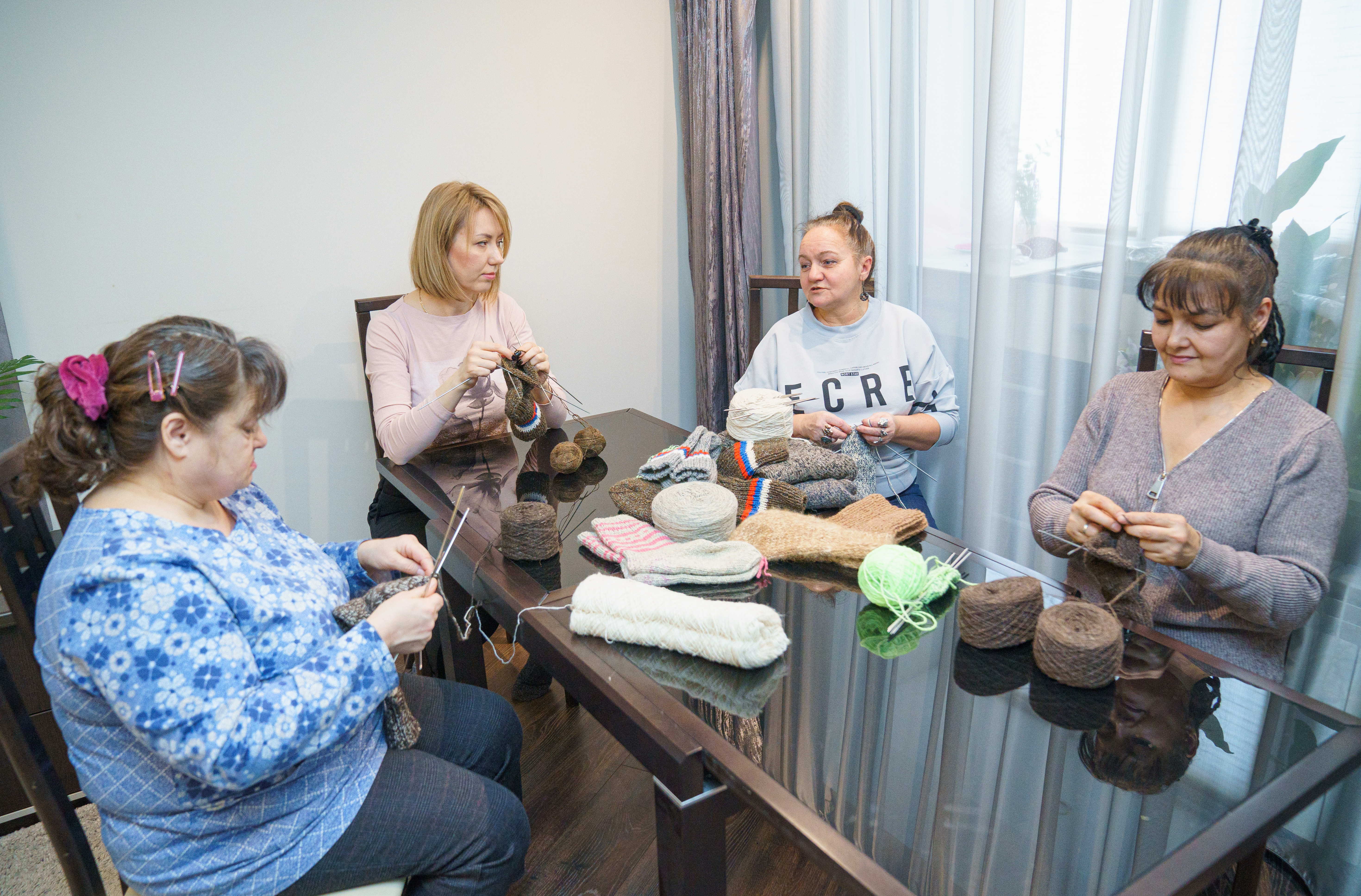 В группе «98 дивизия гумпомощь для всех наших» состоит более 12100 человек.