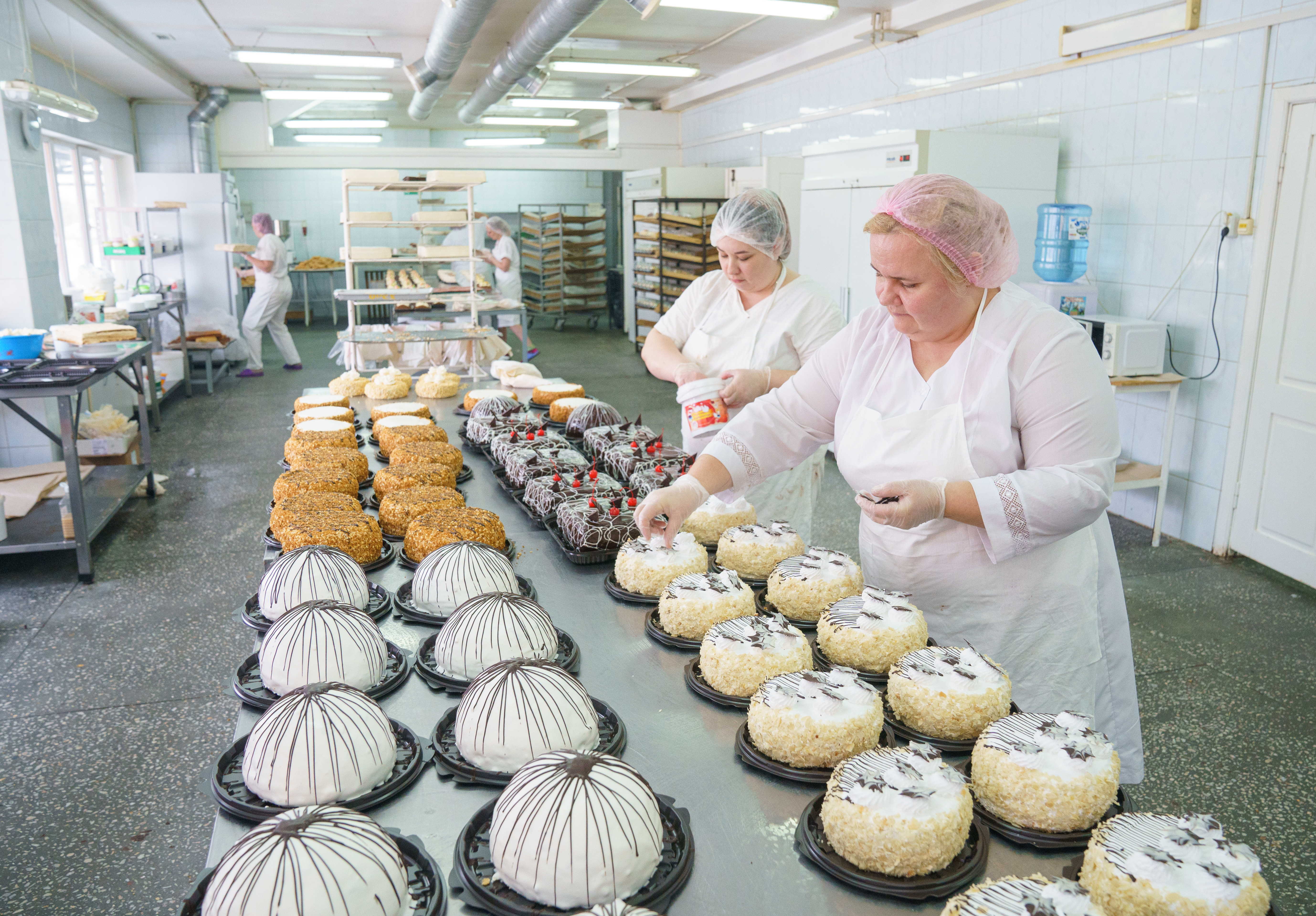 В день готовится около 700 кг продукции.