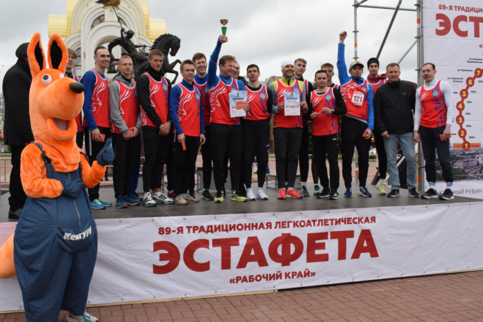 победители эстафеты. победители эстафеты. победитель эстафеты. гатчина эстафета 9 мая. команда победителей.