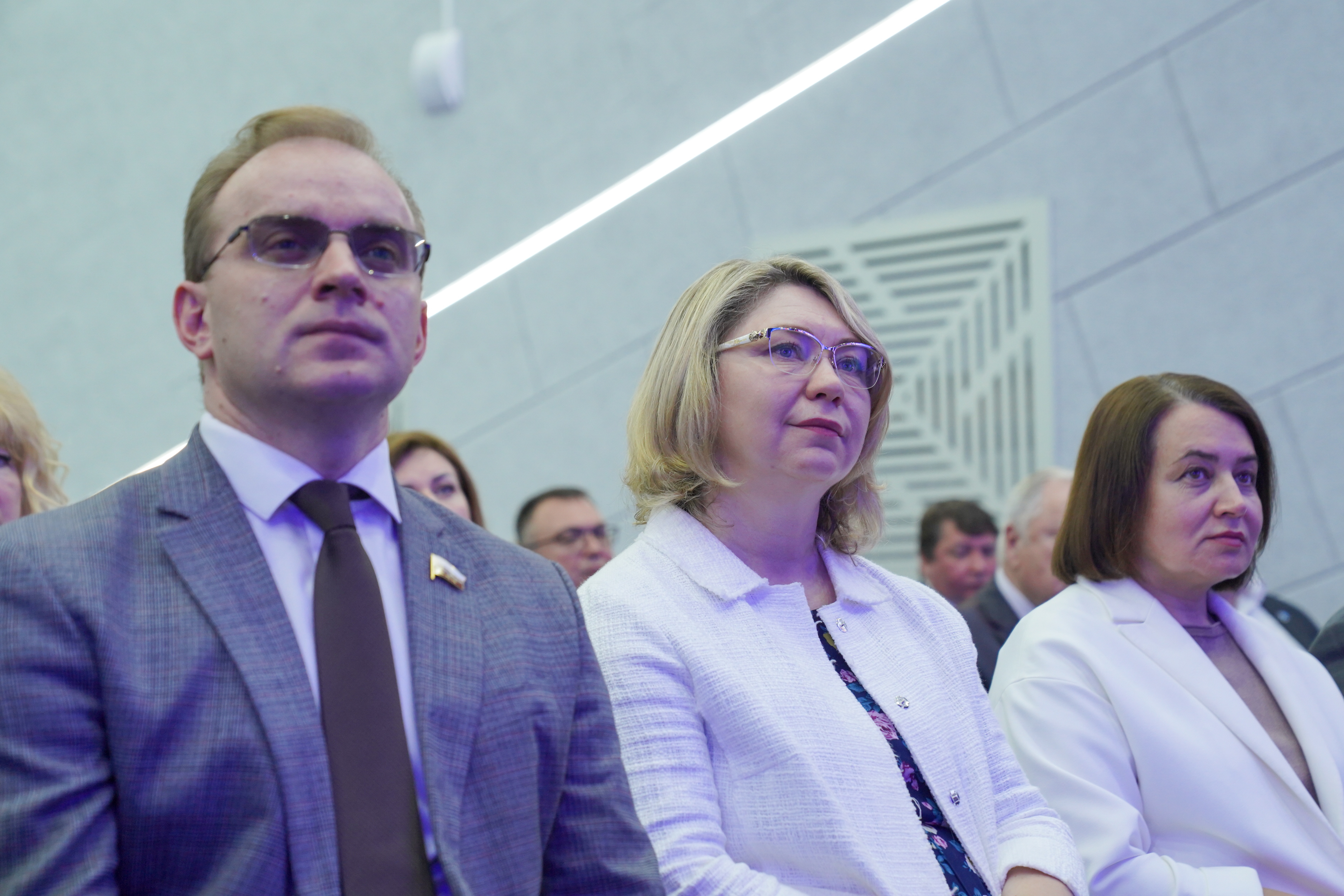 Депутат Госдумы РФ Михаил Кизеев: «Губернатор Ивановской области Станислав Сергеевич Воскресенский поднял проблему миграции людей из глубинки в мегаполисы в поисках «лучшей жизни». Тема важная! Считаю, что нужно работать над тем, чтобы жители малых городов не чувствовали себя ущемленными по отношению к жителям мегаполисов. Создавать комфортные условия для всех независимо от удаленности от столицы. Это залог развития!»