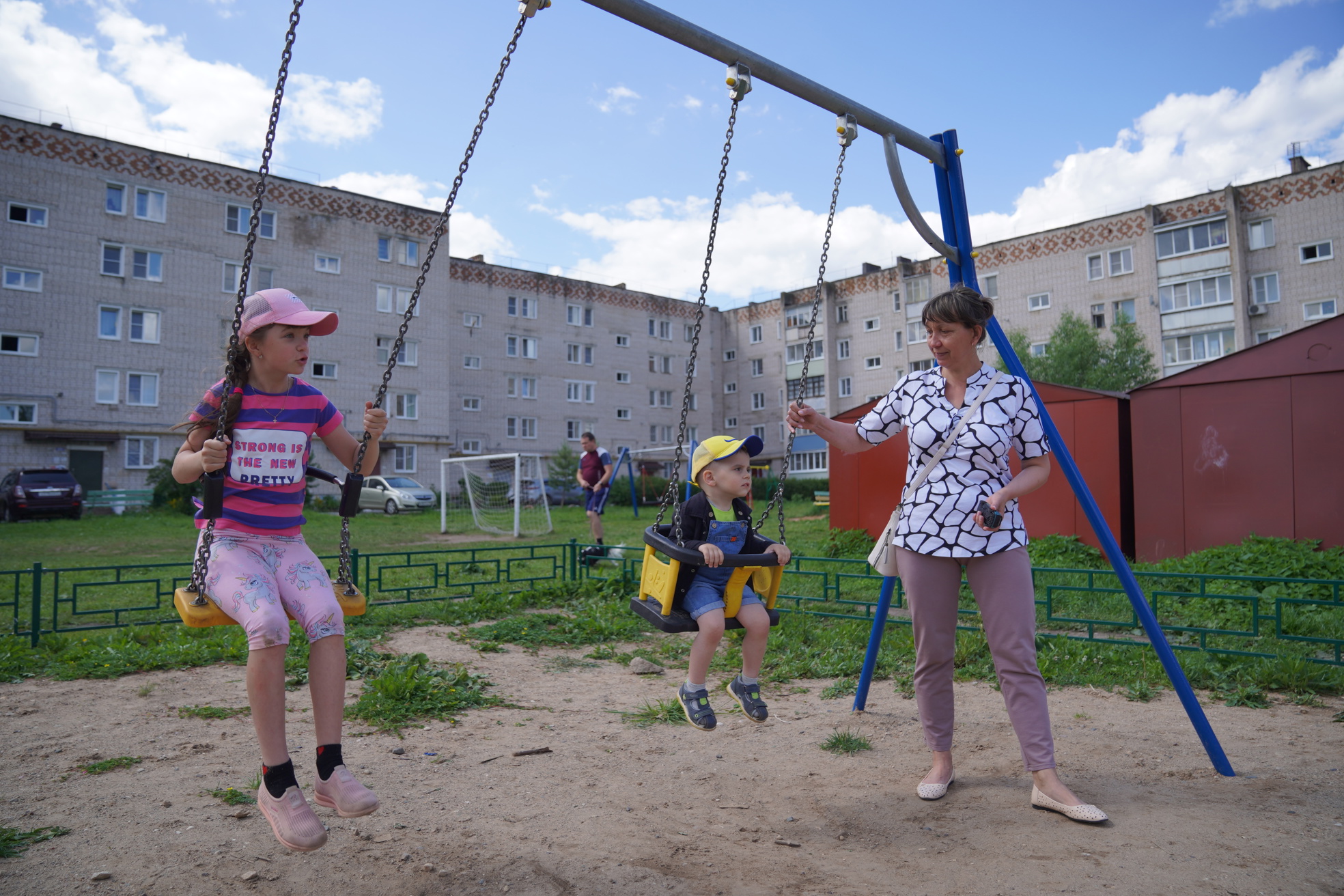 Жители самого большого дома в Вичуге благоустроили двор