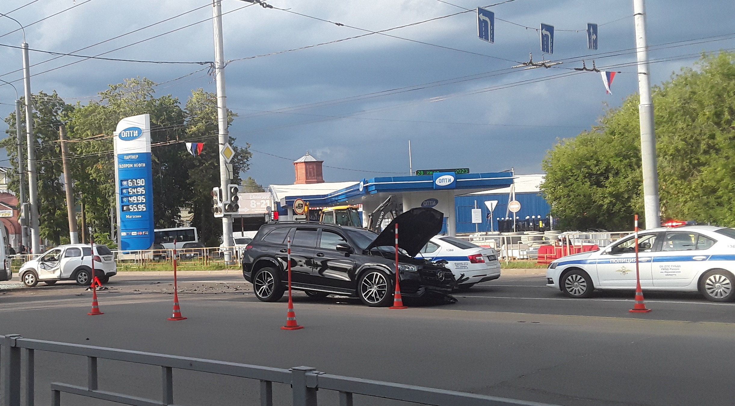 Водитель Mercedes-Benz, устроивший аварию в центре Иванова, найден