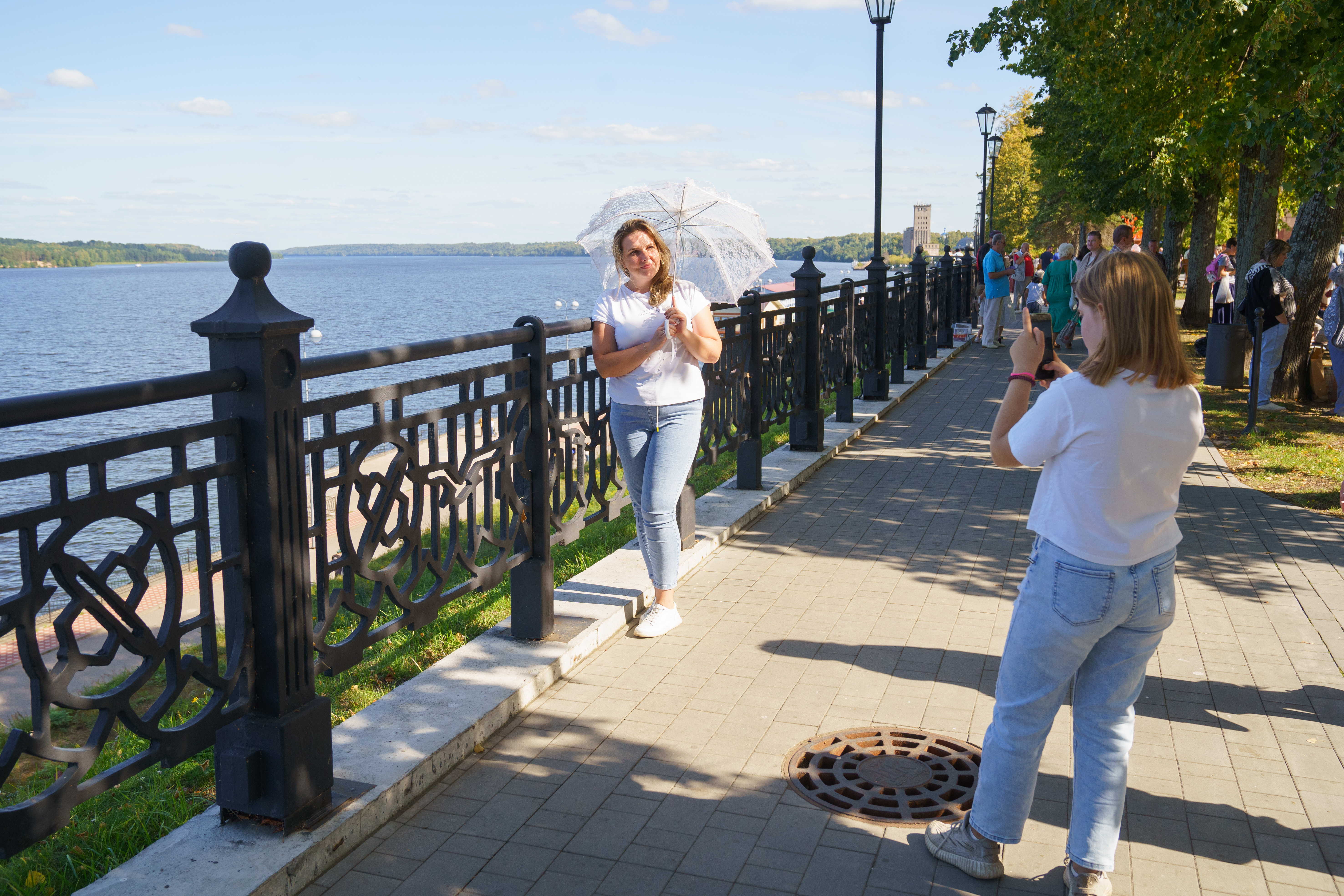 Погода кинешма точный. Набережная Астрахань фото. Как раньше называлась Сичеславская набережная.