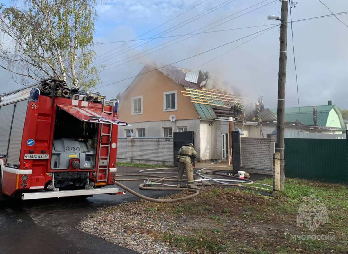 В Ивановской области пожарные вывели из горящего дома 15 человек, в том  числе пятерых детей