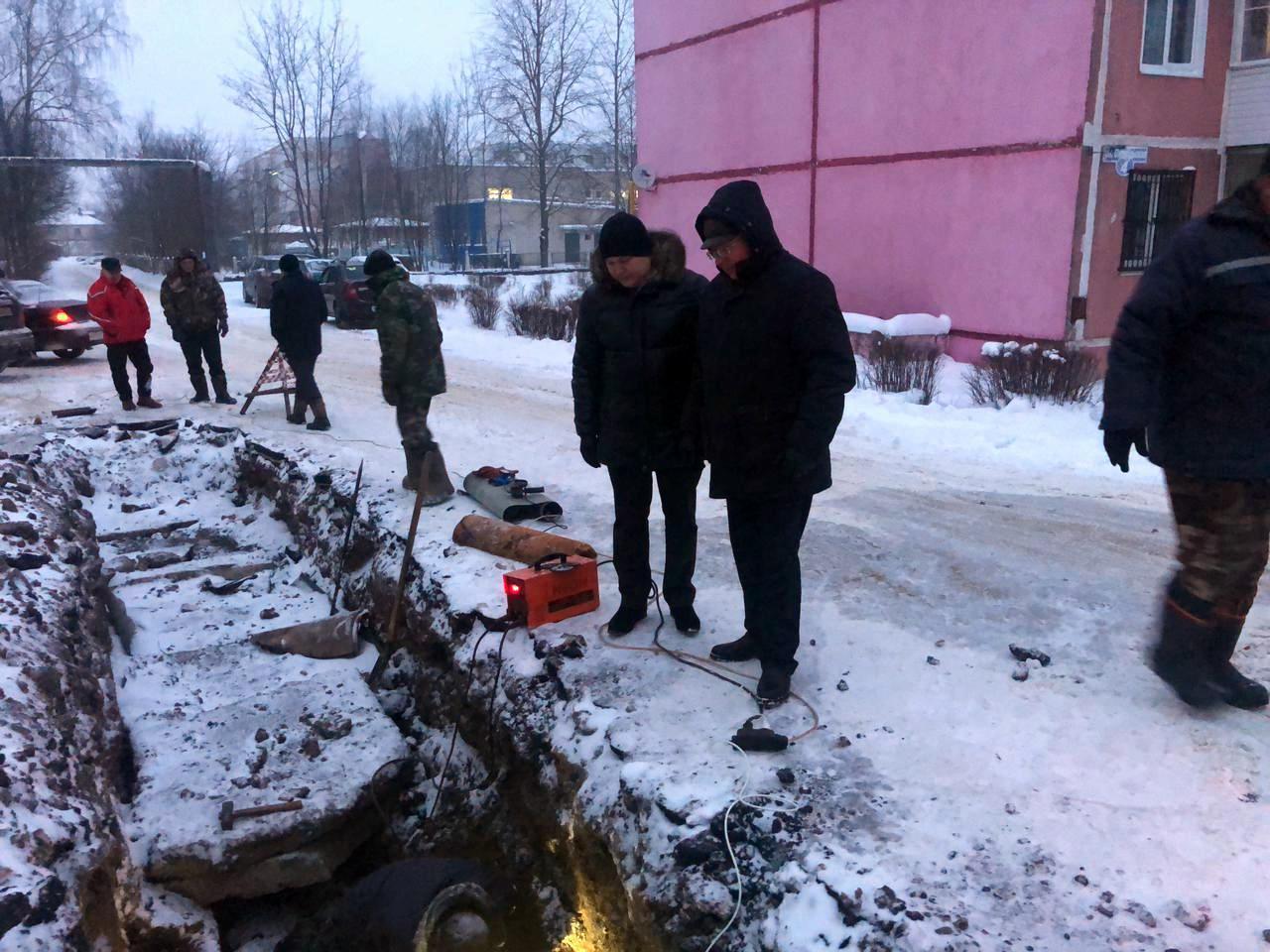 В Наволоках прорвало теплотрассу