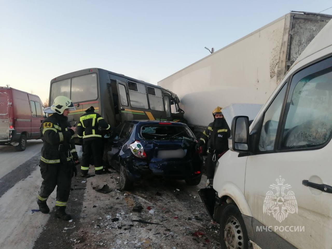 На выезде из Иванова в сторону Ярославля произошло масштабное ДТП