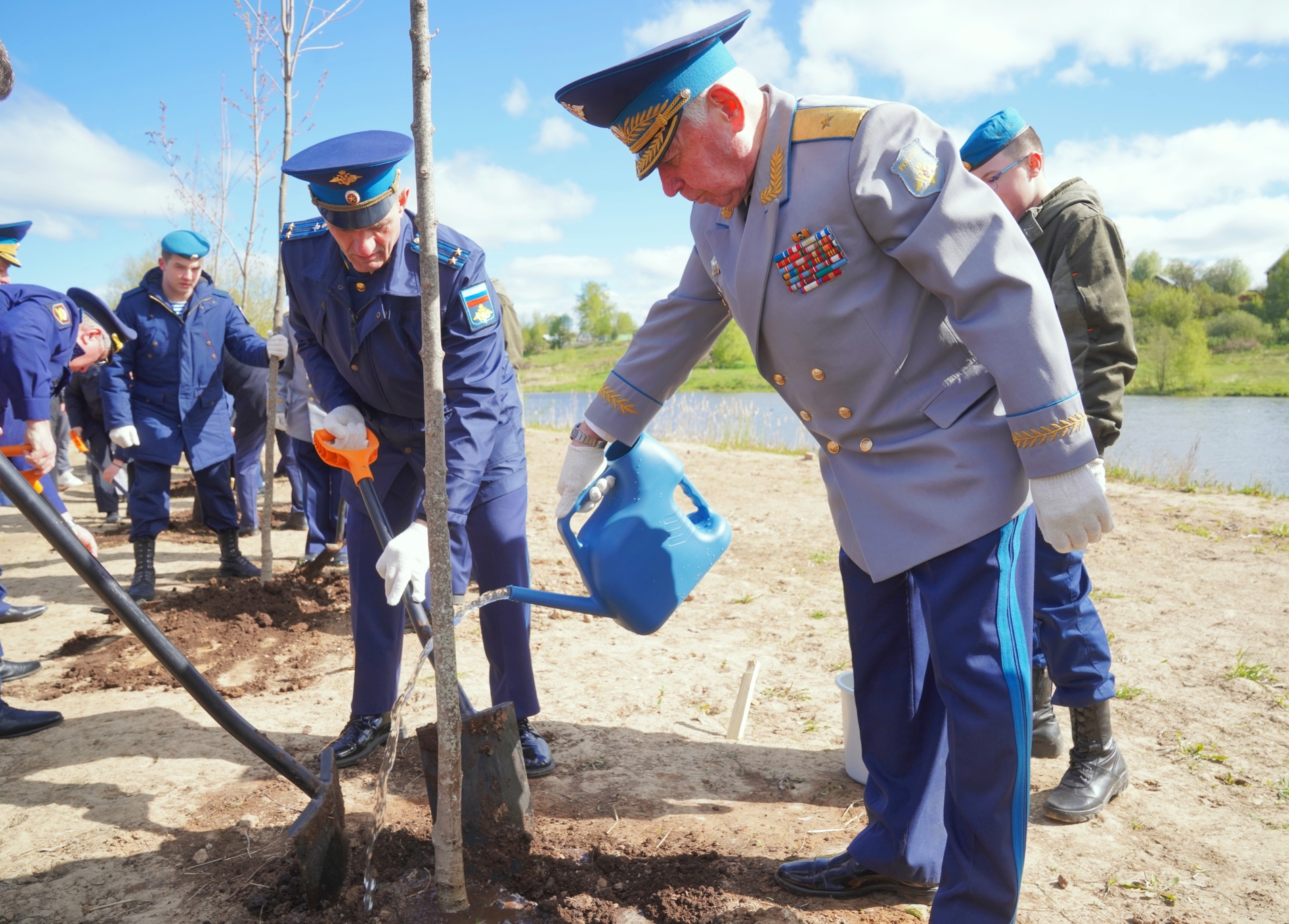 В Иванове открыли Аллею славы воздушно-десантных войск и памятник 