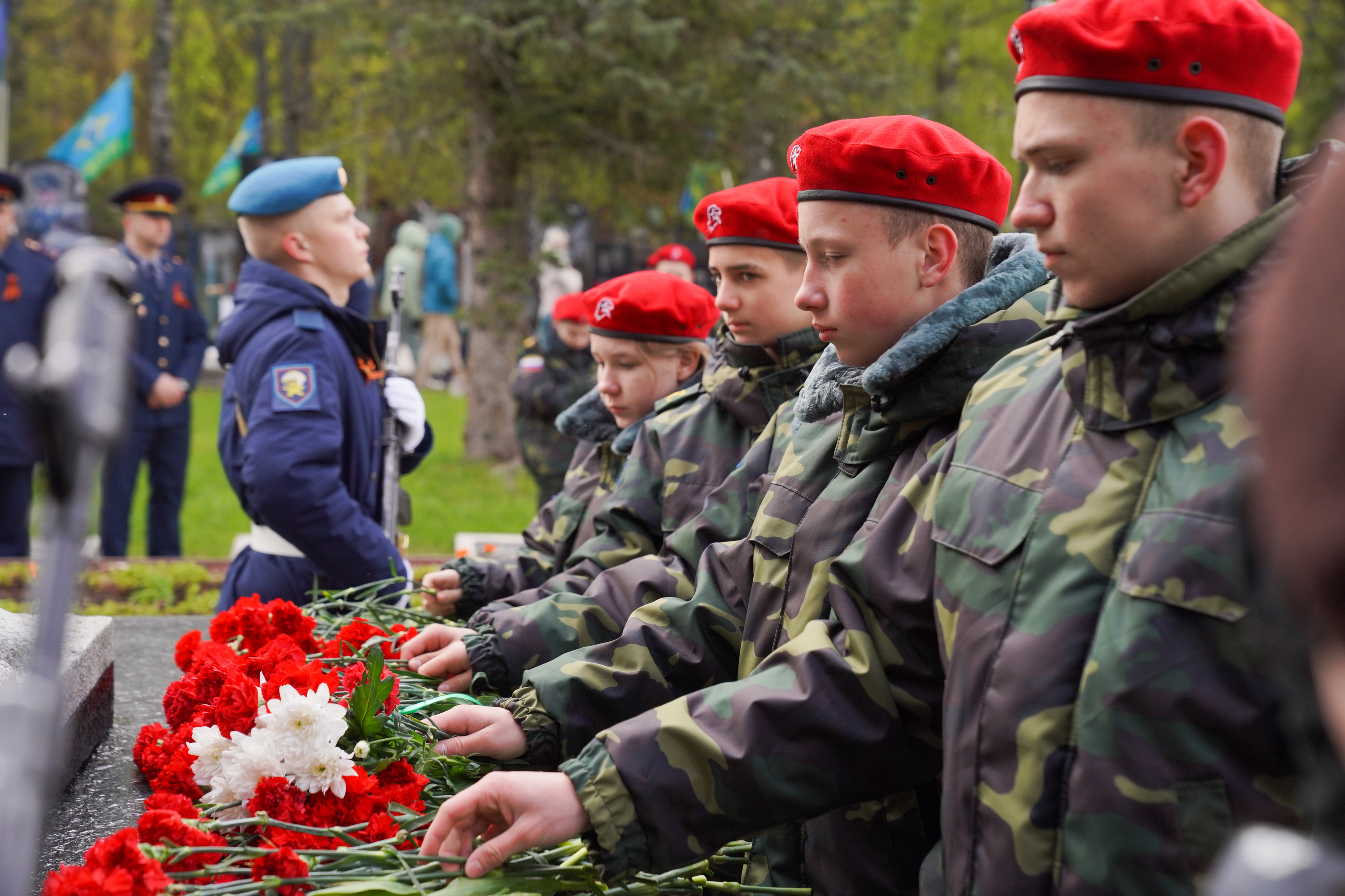 Ивановцы возложили цветы к мемориалам боевой славы