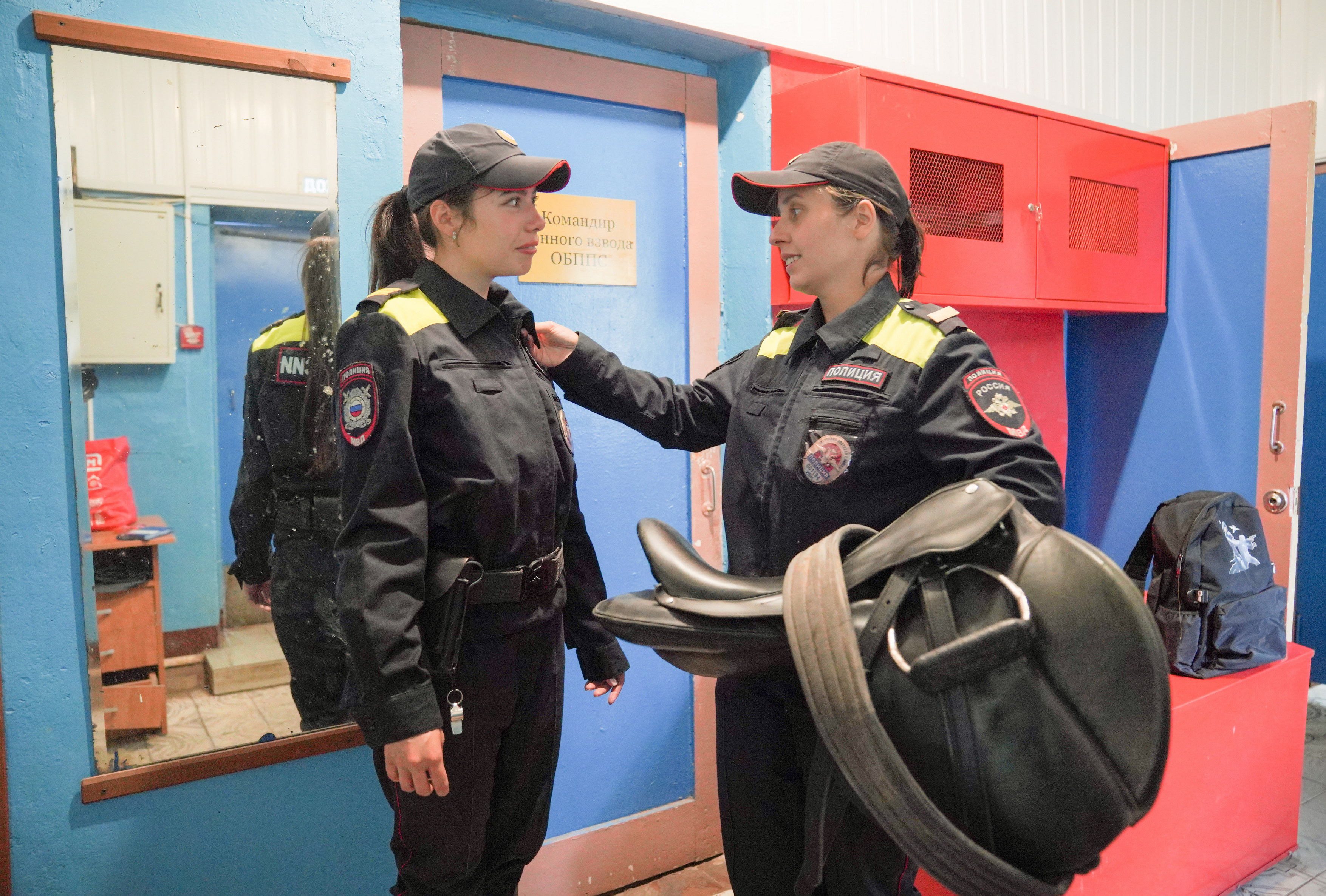 В течении часа полицейский кавалерист должен успеть экипироваться и подготовить лошадь к работе.