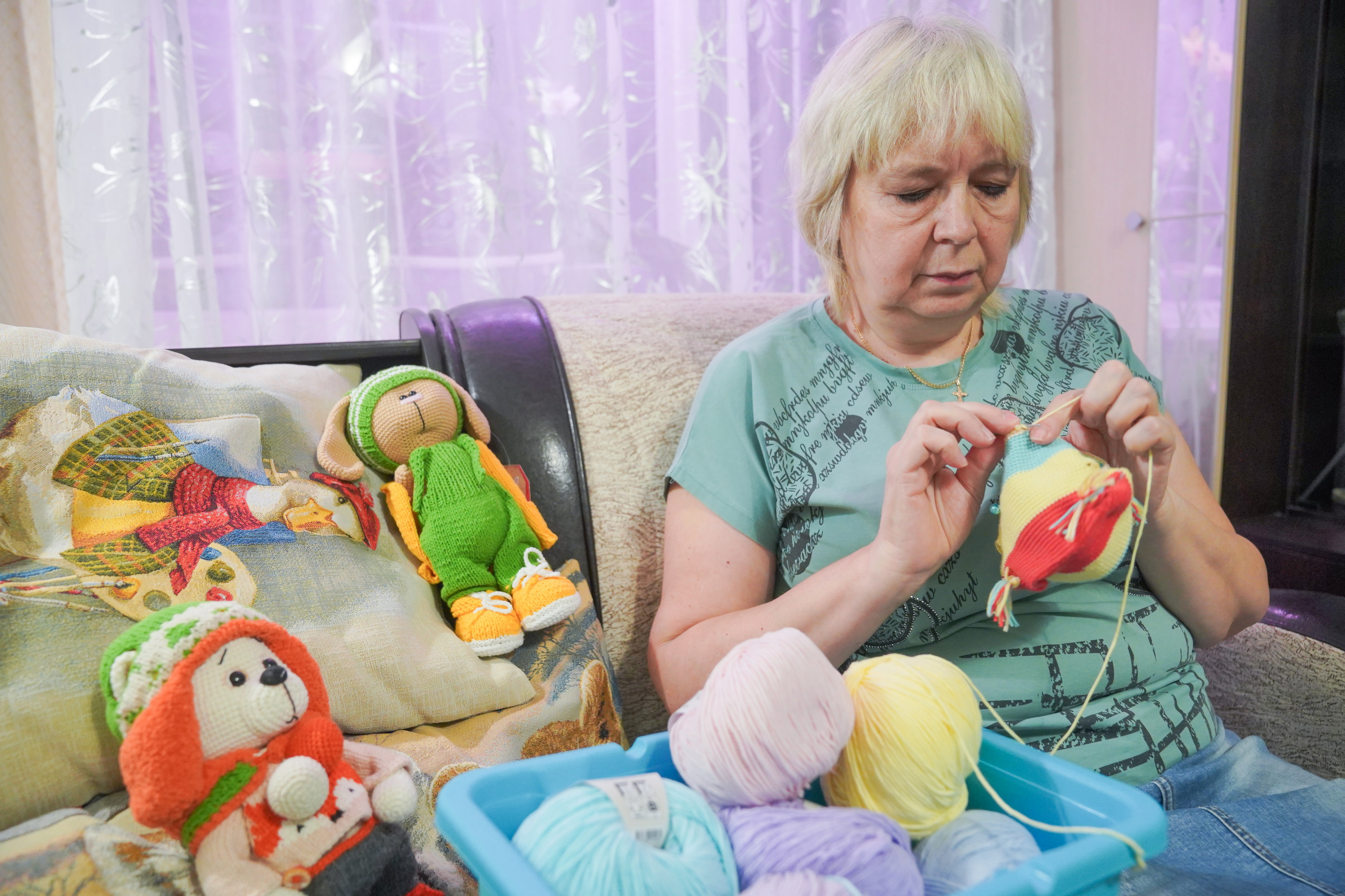  Игрушки вяжут по специальному описанию.