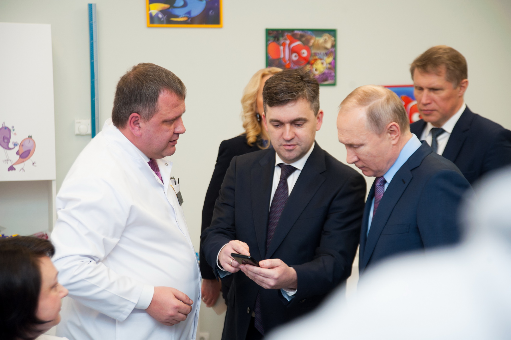 В Ивановской области по программе «Решаем вместе» обновлено 12 детских поликлиник как в областном центре, так и в малых городах региона – Родниках, Шуе, Фурманове и Кинешме. Открыты детский ожоговый центр и современный травмпункт областной детской клинической больницы.
